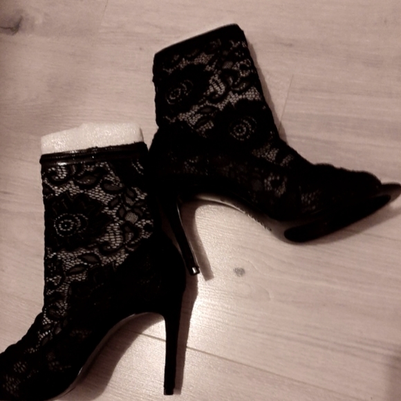 Lace booties - Picture 2 of 4